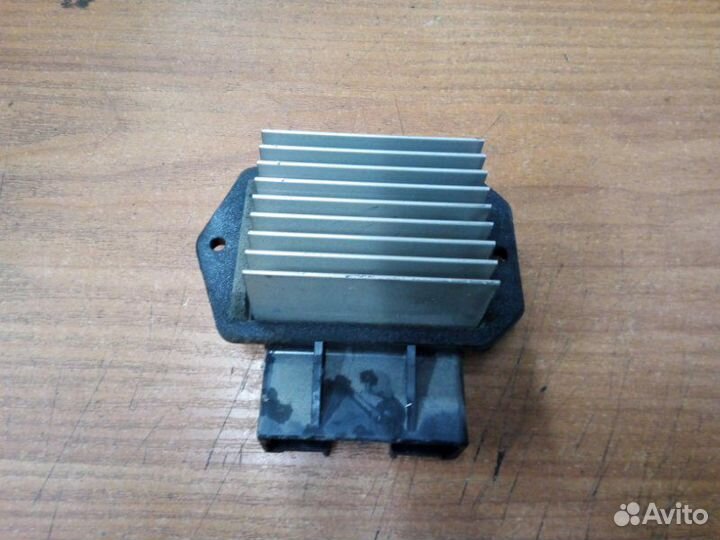 Резистор отопителя Toyota Avensis 2 250 2003-2008