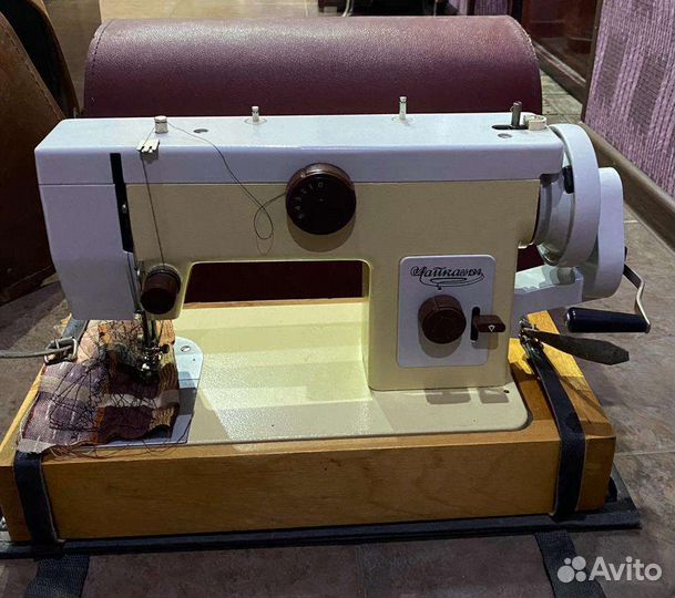 Швейная машинка Чайка 134