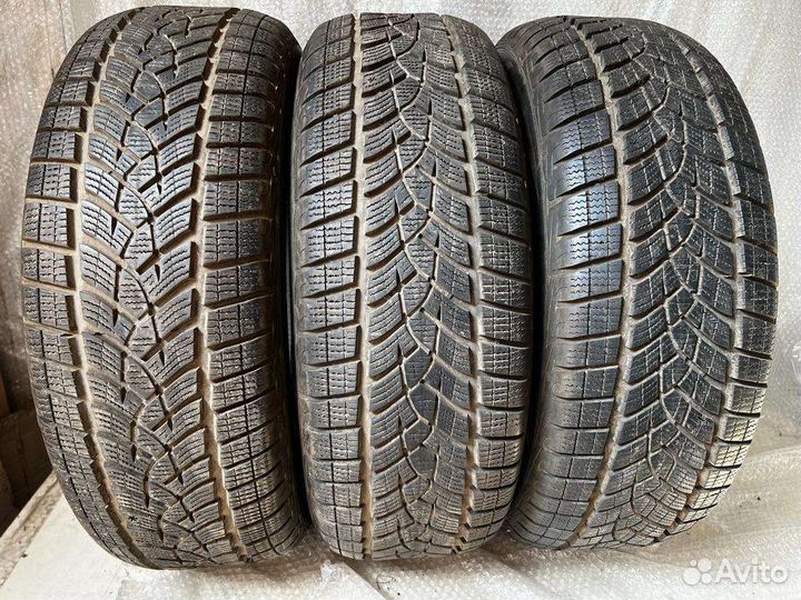 Goodyear UltraGrip Ice 215/60 R17 96T