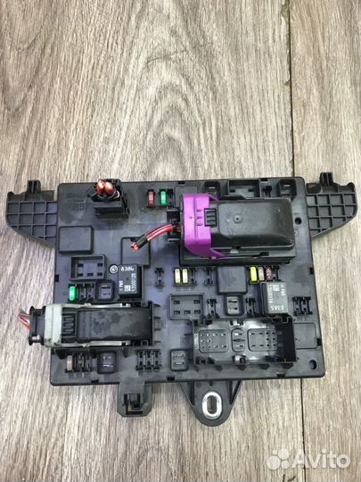 Блок предохранителей Opel Astra J хетчбэк 5-ти дв