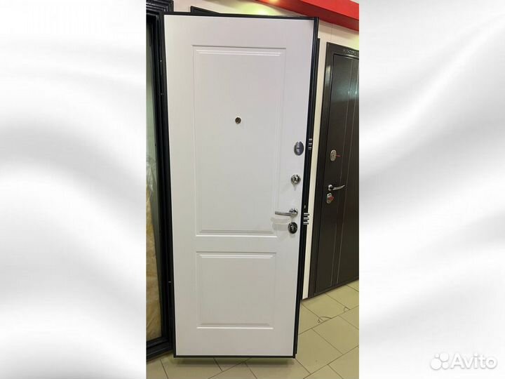 Входная дверь в квартиру металлическая