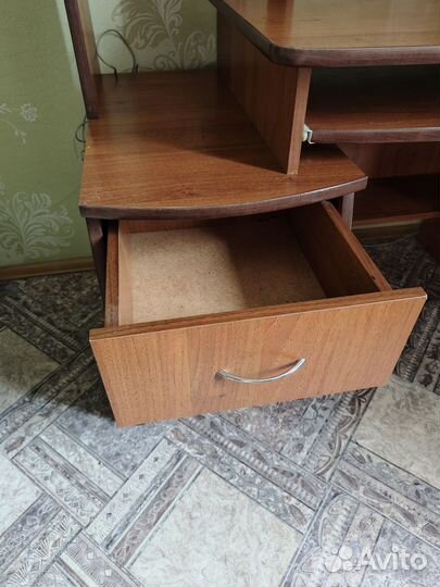 Компьютерный стол