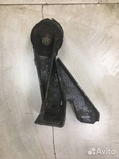 Кронштейн опоры двигателя левый LADA Niva (4х4)