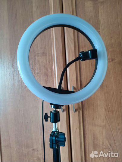 Кольцевая лампа со штативом