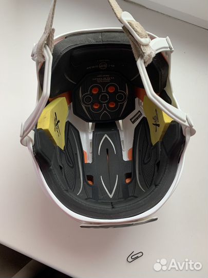 Хоккейный шлем