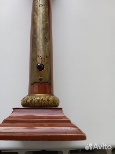 Старинный комнатный термометр ввиде колонны