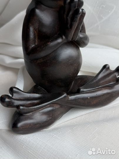 Статуэтка лягушка деревянная