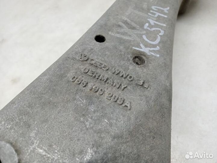 Кронштейн двигателя volkswagen transporter T2 Правый