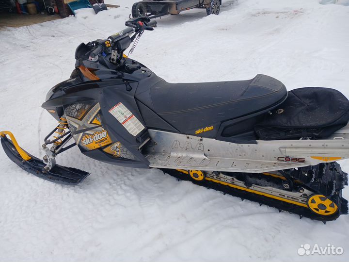 Продам снегоход в хорошем состояние