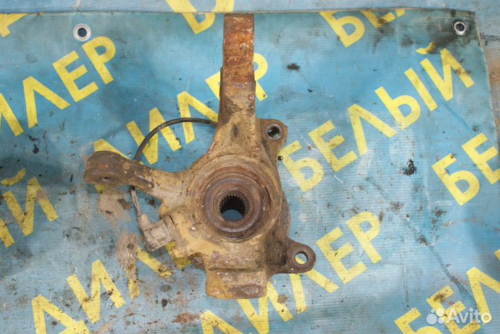 Поворотный кулак Toyota Avensis