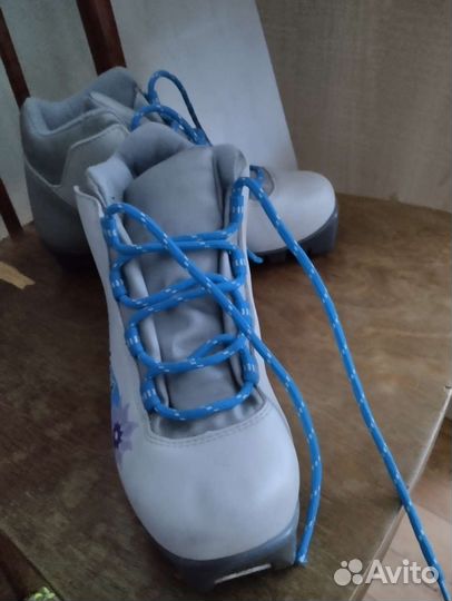 Лыжные ботинки