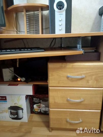 Компьютерный стол угловой