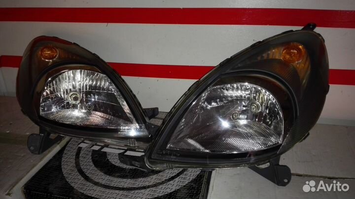 Фара тойота функарго ксенон правая/левая