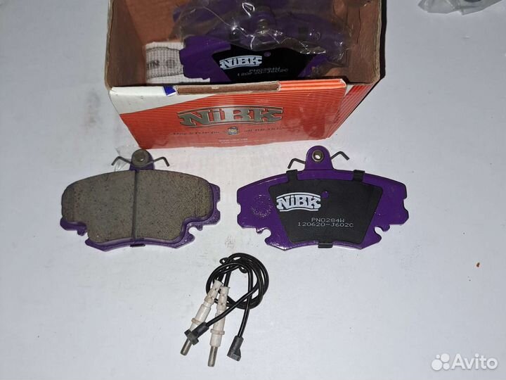 Колодки тормозные передние с датчиком pn0284w