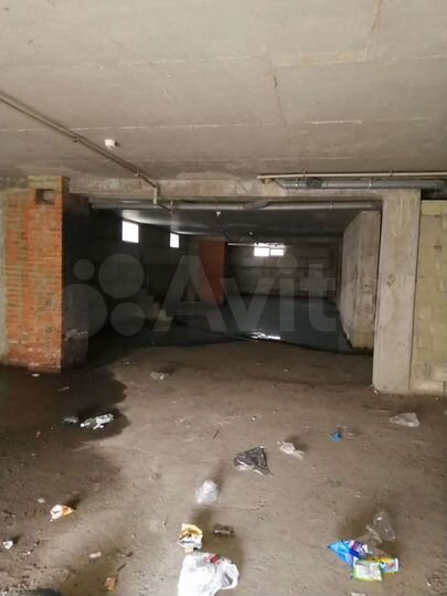 Машиноместо, > 30 м²