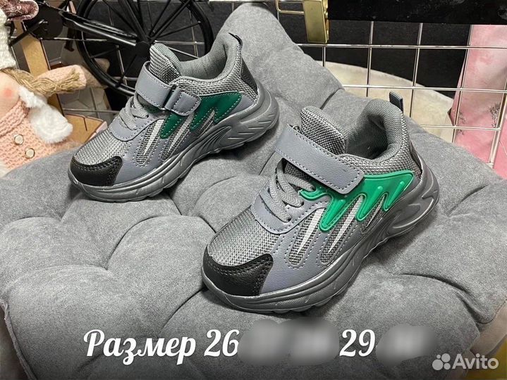 Кроссовки новые разные размеры