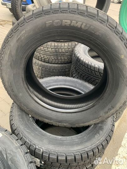 Pirelli Formula Ice FR 215/55 R17 98T