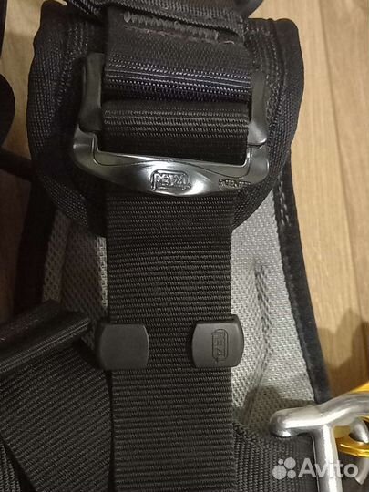 Страховочная привязь petzl