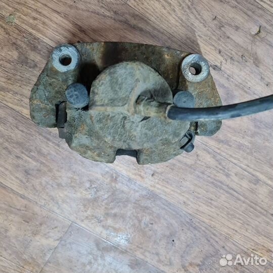 Суппорт передний правый BMW X5 E53