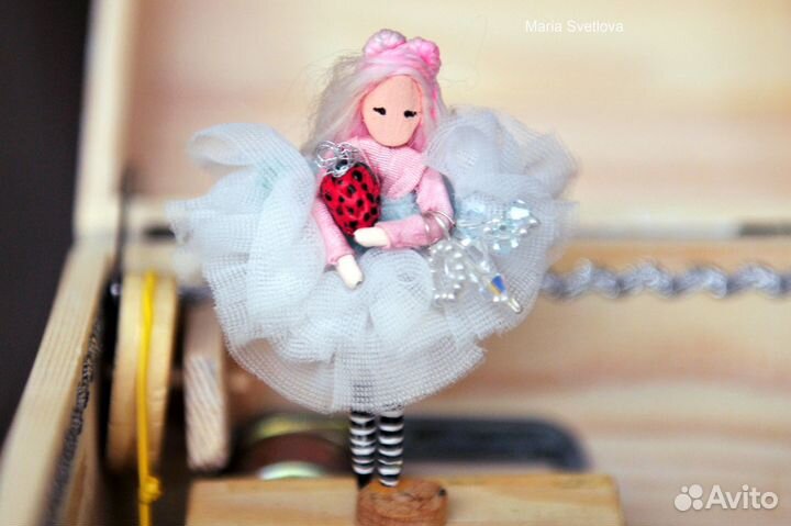 Ягодка Музыкальная шкатулка с танцующей балериной