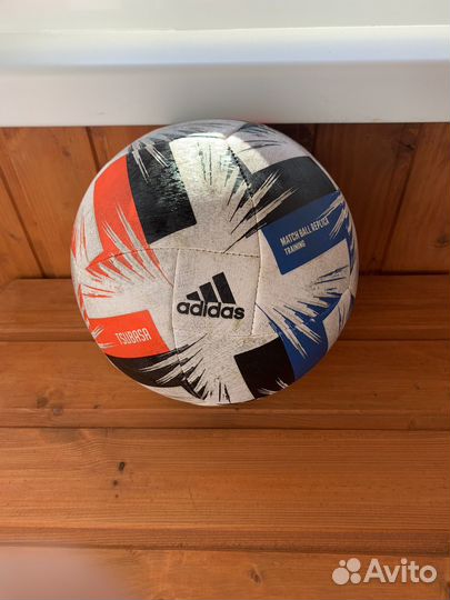 Футбольный мяч adidas tsubasa