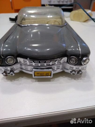 Игрушечная машина кадиллак