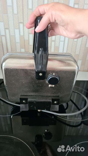 Электрическая вафельница