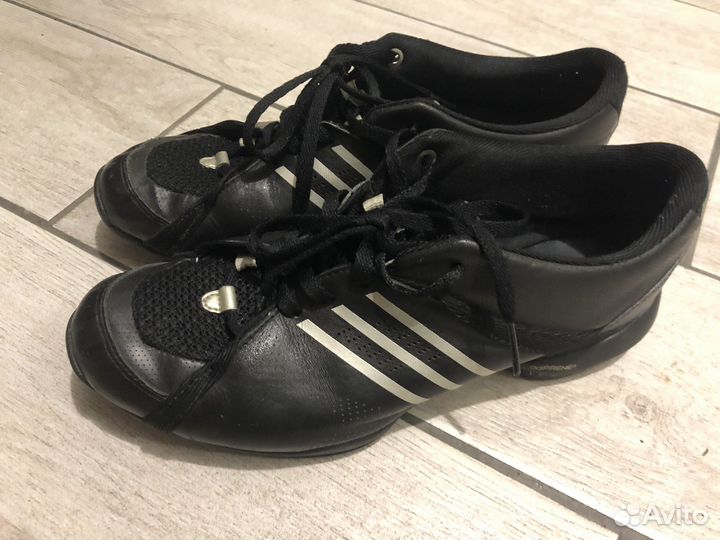 Кроссовки adidas
