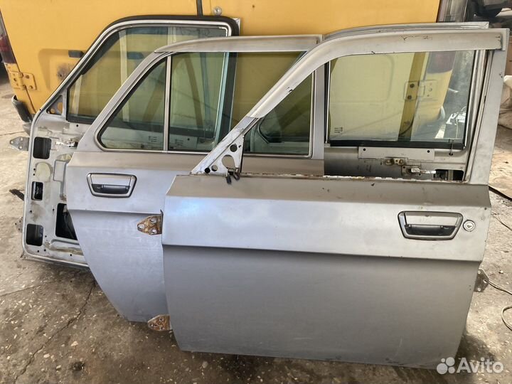 Двери на волгу 31105