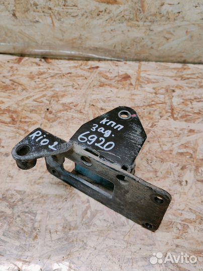 Кронштейн опоры кпп Kia Rio