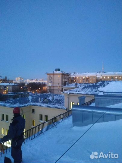 Уборка снега, чистка сосулек и наледи с крыш