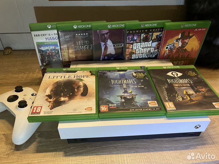 Xbox One X 1Tb белый с дисководом