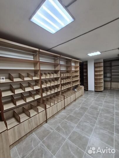 Торговые стеллажи в барбершоп