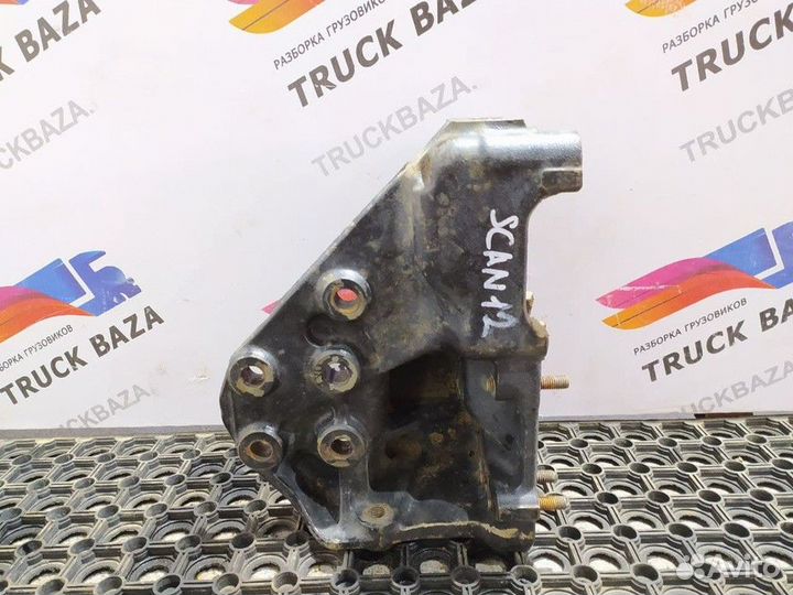 Кронштейн переднего бампера правый