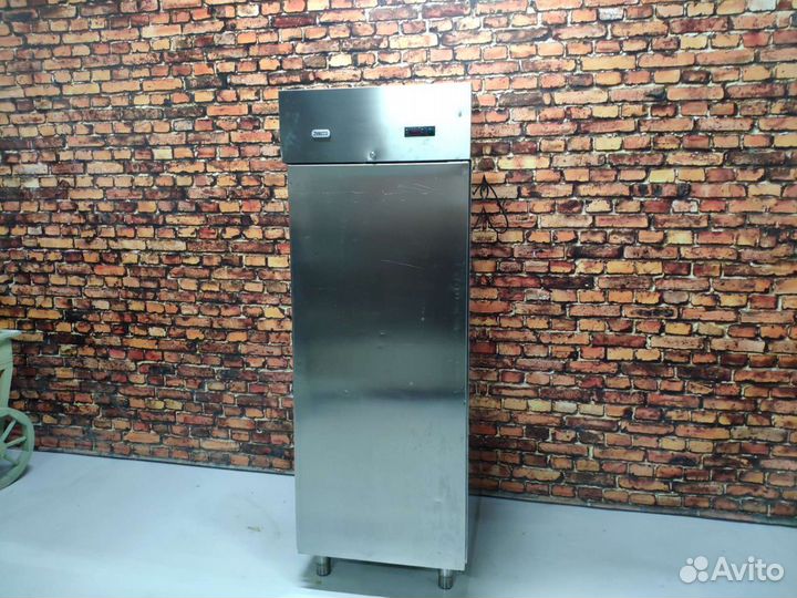 Холодильный шкаф