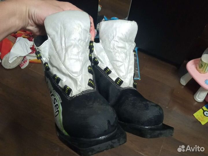 Лыжные ботинки