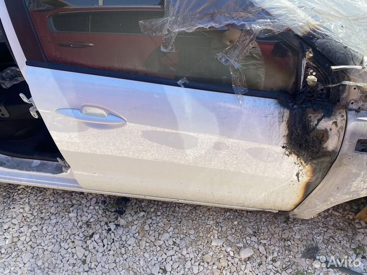 Дверь передняя правая Kia Rio 3 14 год