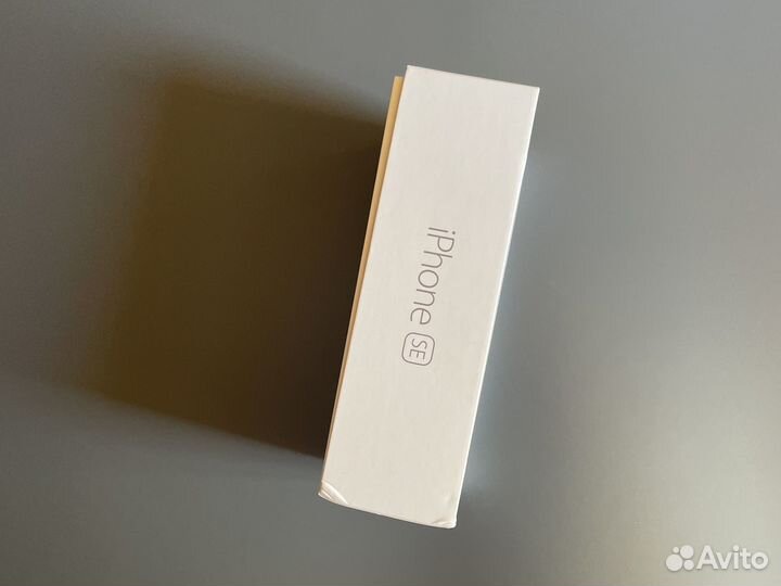 Коробка от iPhone SE