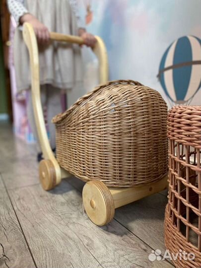 Коляска для кукол. Плетенная