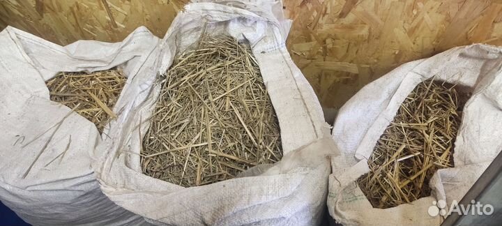 Солома в мешках