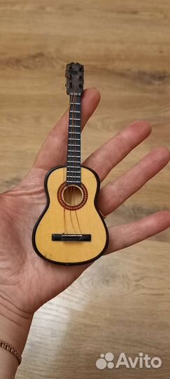 Сувенир гитара