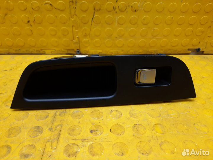 Блок управления стеклоподъемниками задний правый