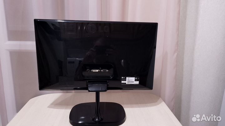 Монитор LG 21,5