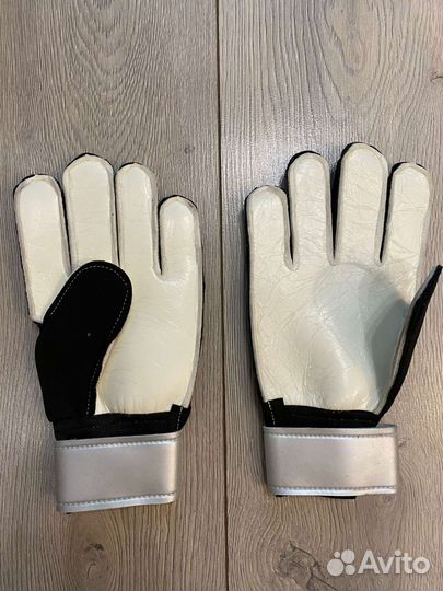 Вратарские перчатки adidas