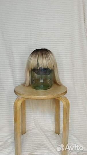 Женский парик с челкой