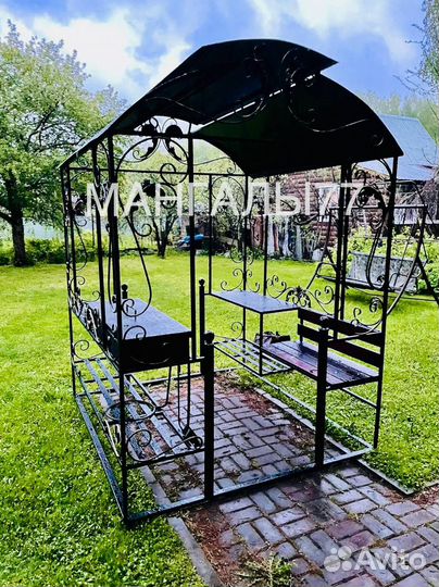 Мангал с крышей