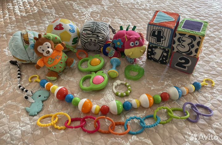 Развивающие игрушки для малышей пакетом