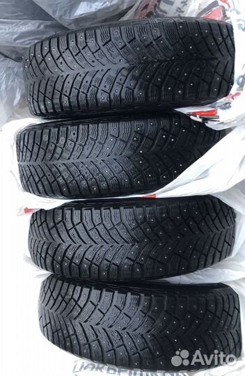 Michelin X-Ice North 4 215/65 R16