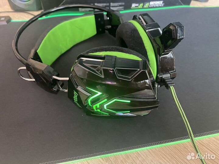Игровые наушники с микрофоном и подсветкой