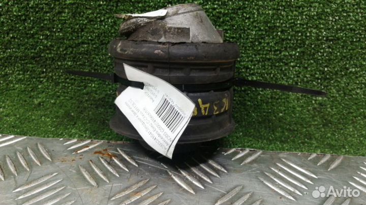 Подушка двигателя Mercedes-Benz C-Class